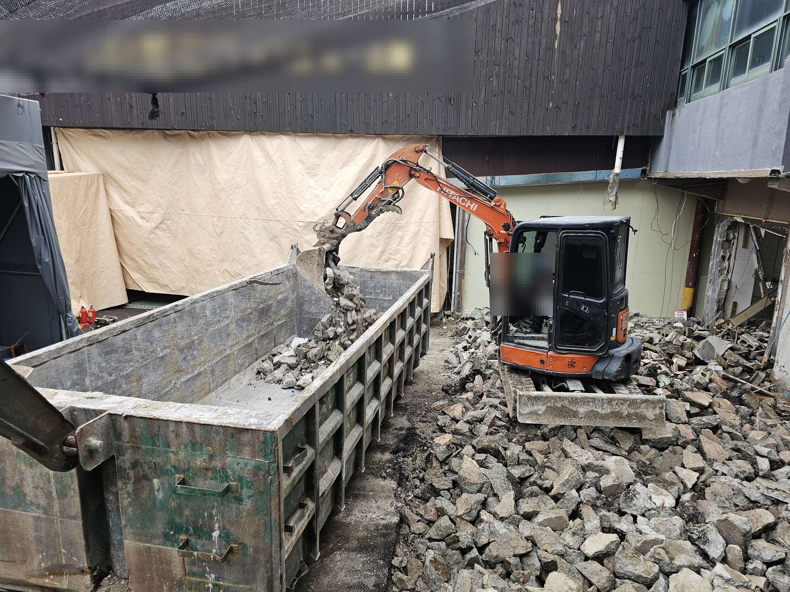 인천 공장철거 콘크리트 잔재 컨테이너 상차