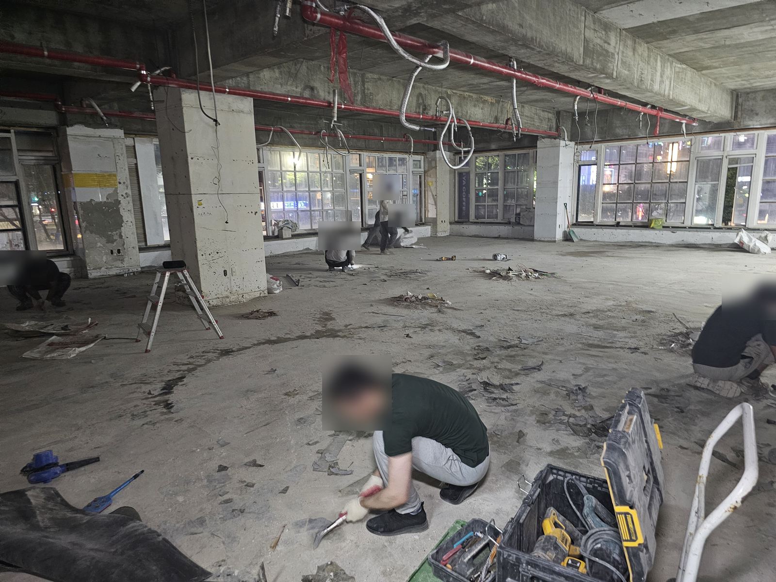 안산 고잔동 치과 철거 후 기둥만 남은 빈 층
