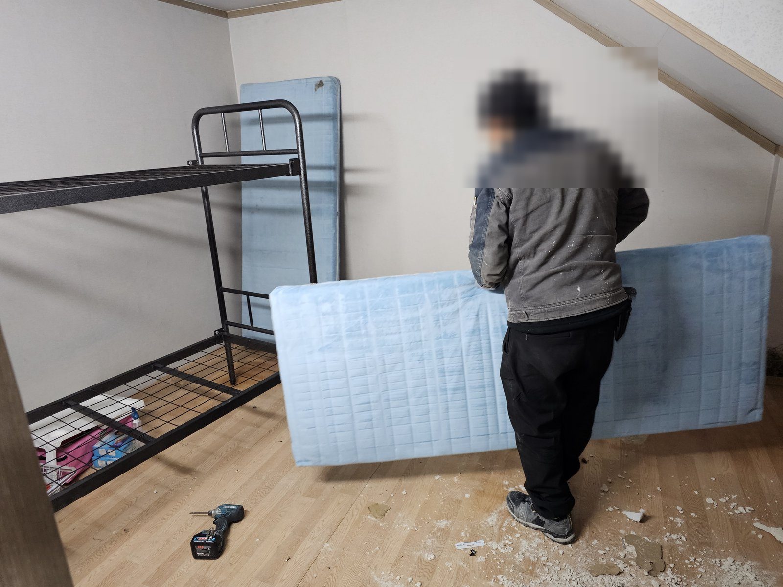 인천 공장 숙소동 부분 철거 현장 사진 3