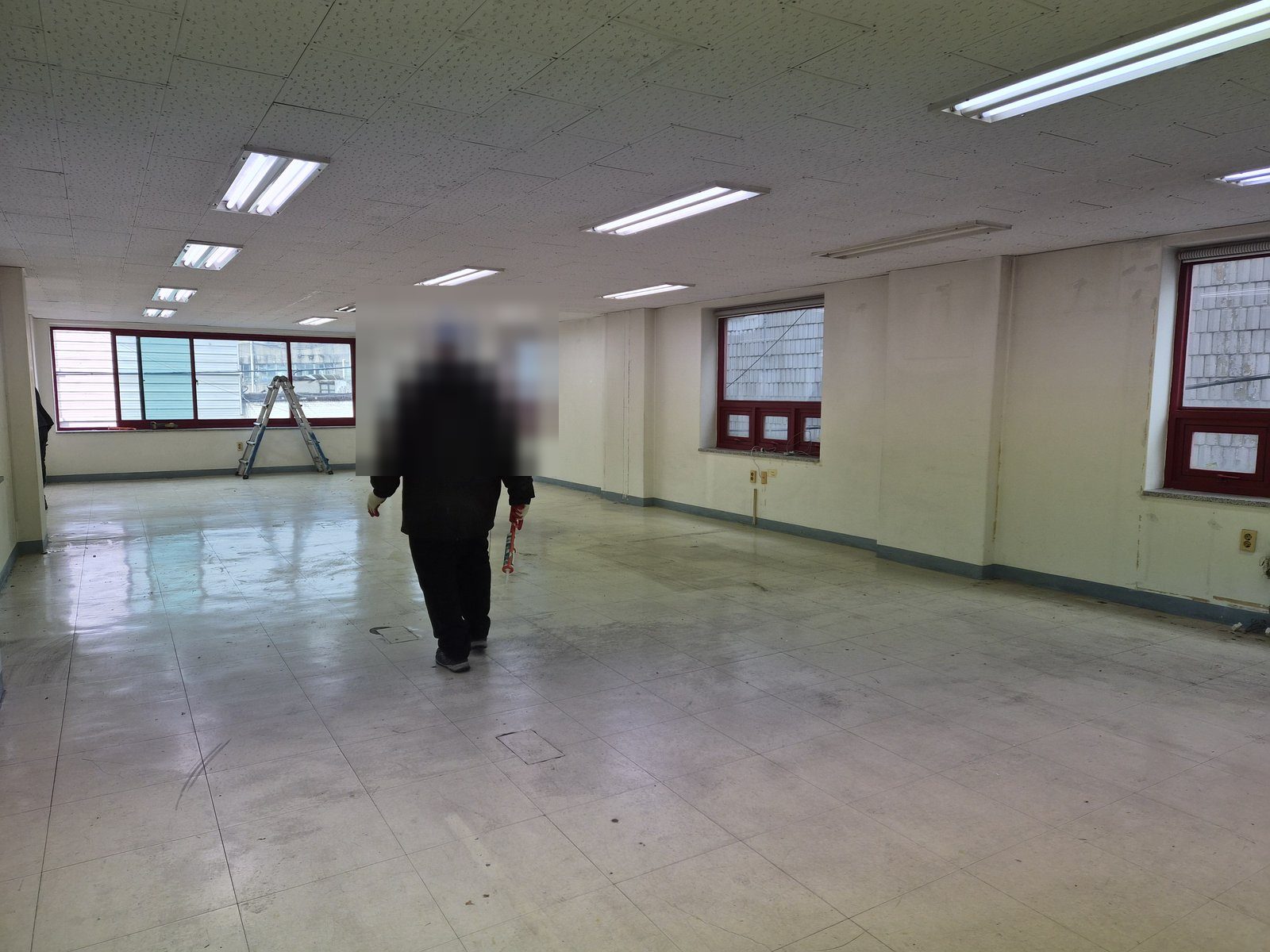 서울 용산구 사무실 철거 후 비워진 내부