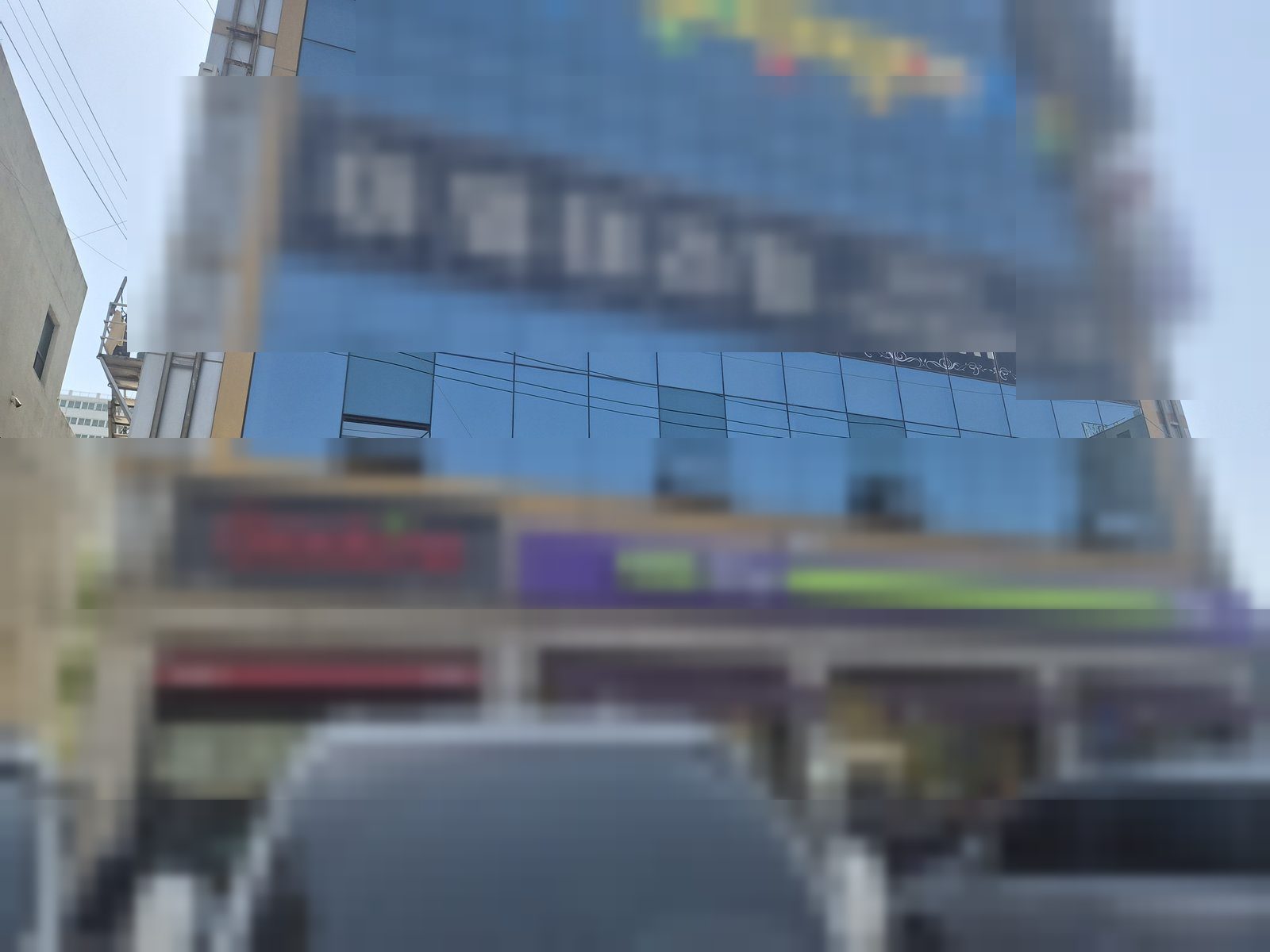 키즈카페 원상복구 철거 · 아산 키즈카페 외벽 시트지를 떼어 낸 뒤 건물 외관